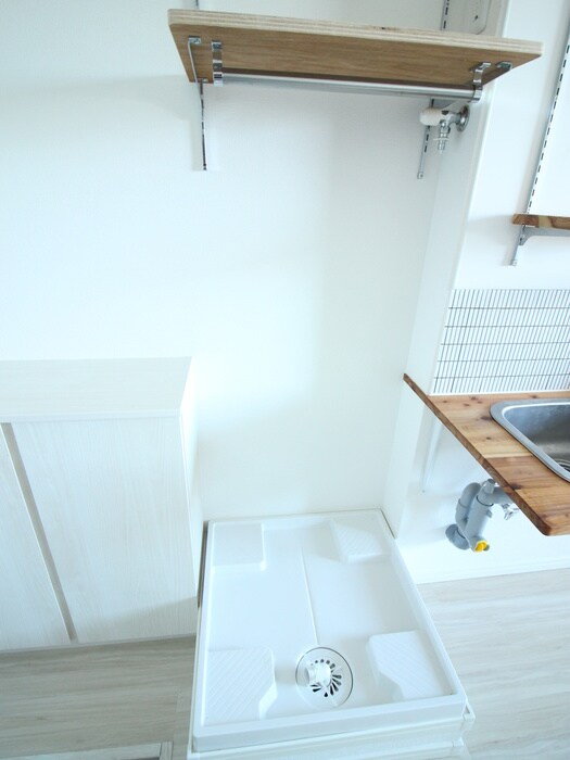 物件内観写真14　(洗濯機置場)