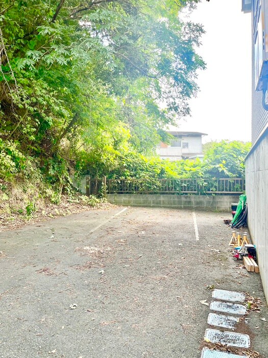 物件外観写真6　(駐車場)
