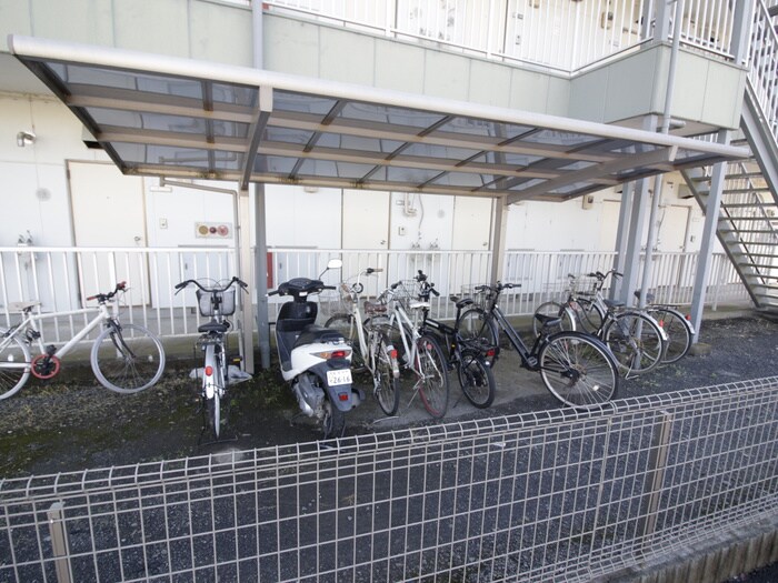 物件外観写真4　(駐輪場)