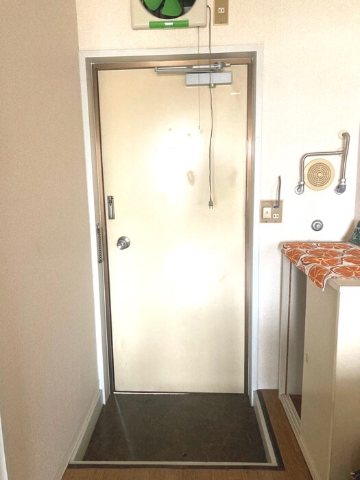 物件内観写真13　(玄関)