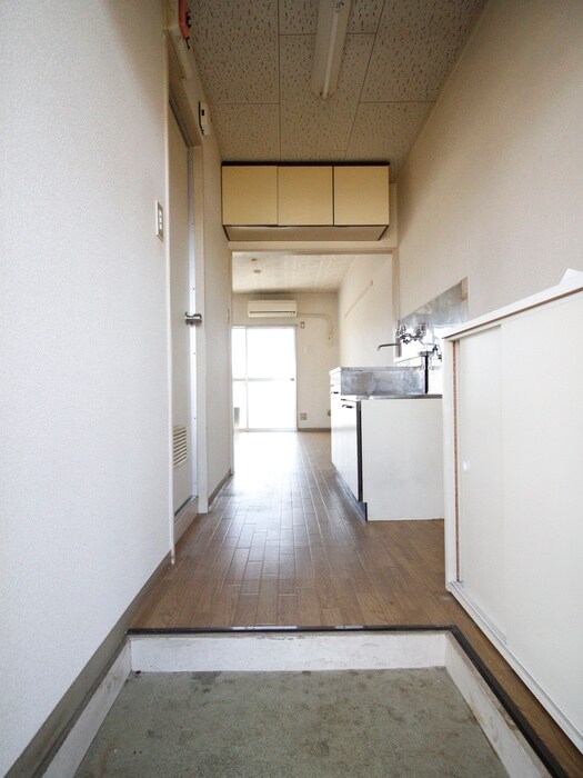 物件内観写真13　(玄関)