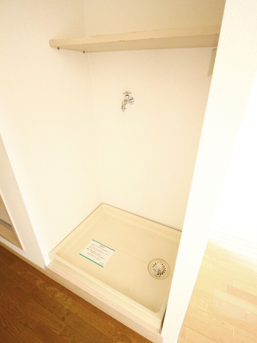 物件内観写真12　(洗濯機置場)