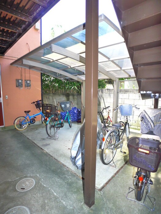 物件外観写真4　(駐輪場)