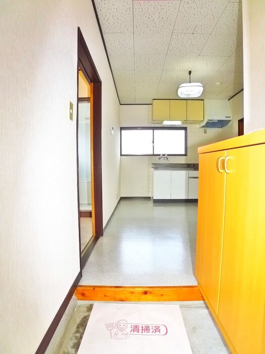 物件内観写真10　(玄関)