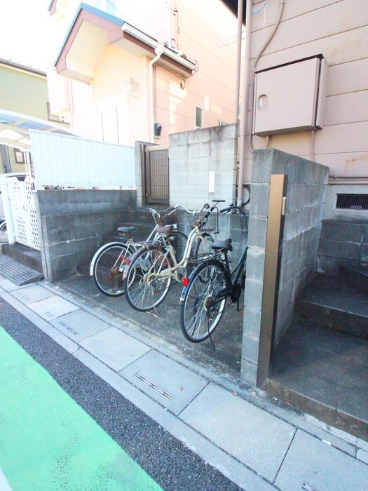 物件外観写真4　(駐輪場)