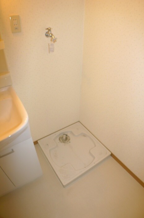 物件内観写真15　(洗濯機置場)