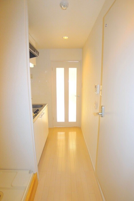 物件内観写真5　(玄関)