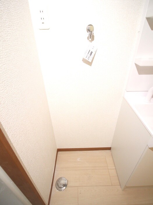 物件内観写真12　(洗濯機置場)