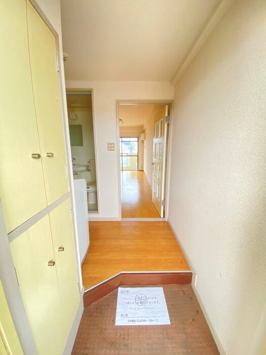 物件内観写真13　(玄関)