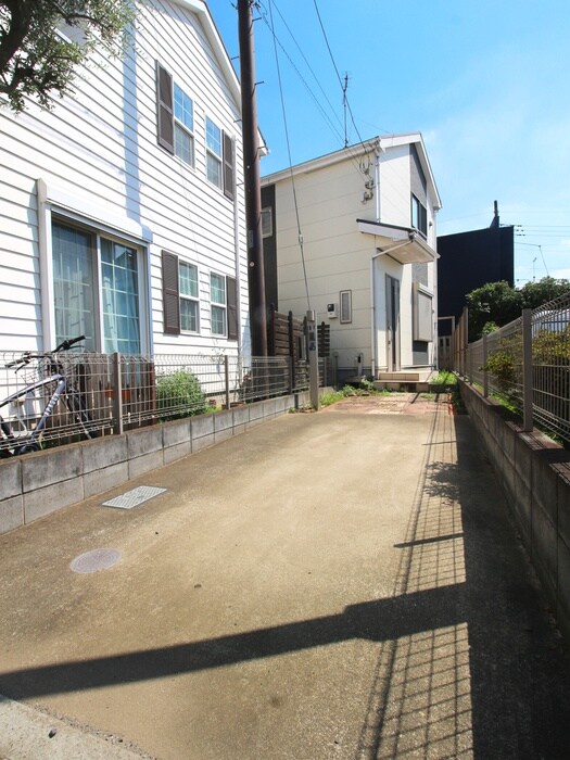 物件外観写真3　(駐車場)