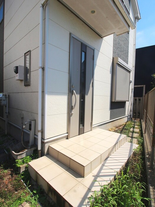 物件外観写真4　(エントランス部分)