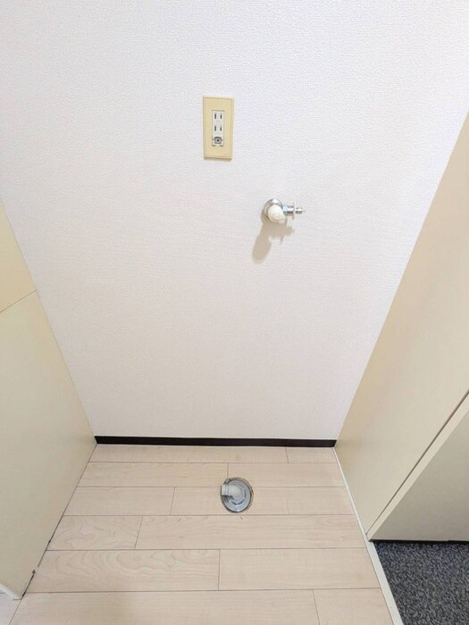 物件内観写真16　(洗濯機置場)