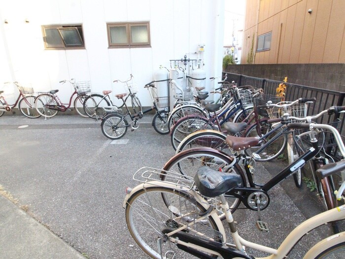 物件外観写真4　(駐輪場)