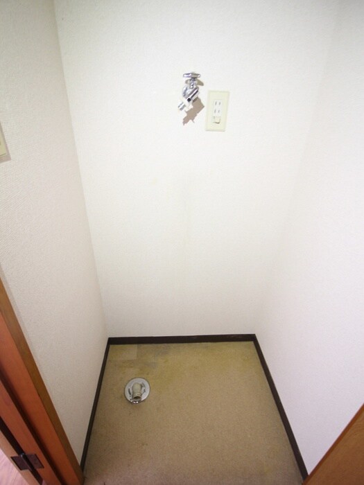 物件内観写真15　(洗濯機置場)