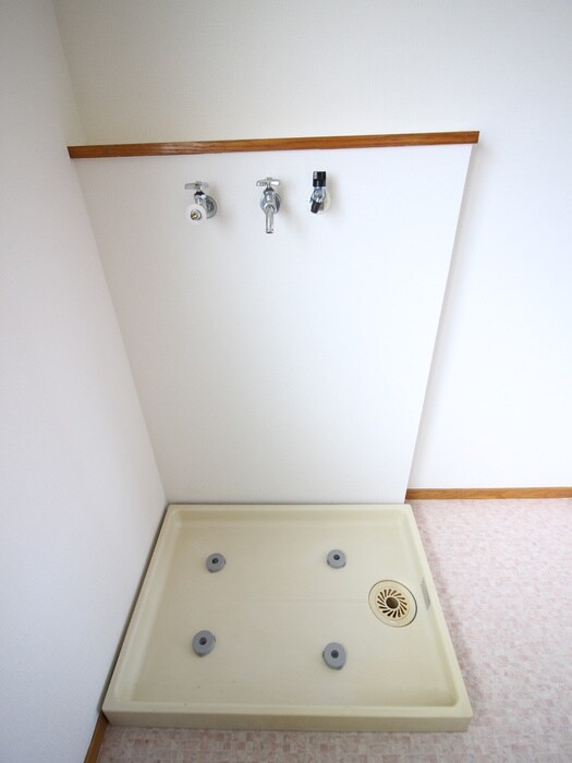 物件内観写真11　(洗濯機置場)