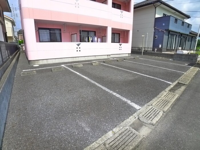 物件外観写真3　(駐車場)