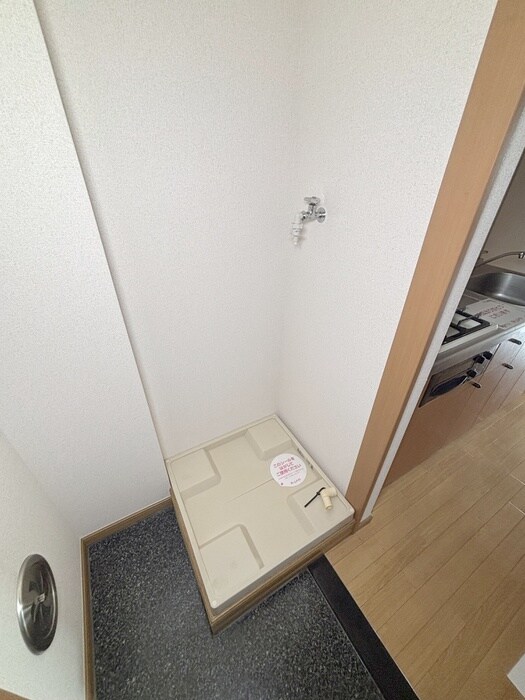 物件内観写真12　(洗濯機置場)