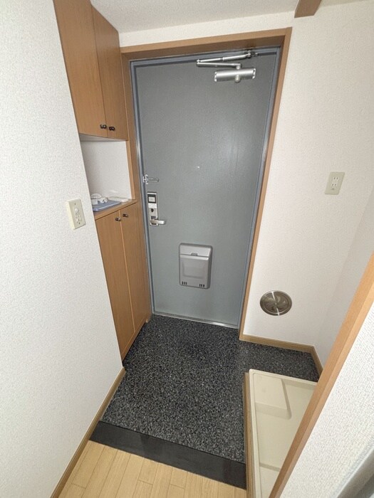 物件内観写真16　(玄関)