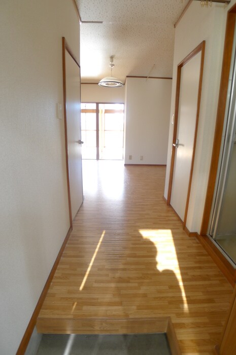 物件内観写真13　(玄関)