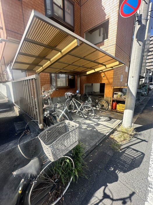 物件外観写真3　(駐輪場)