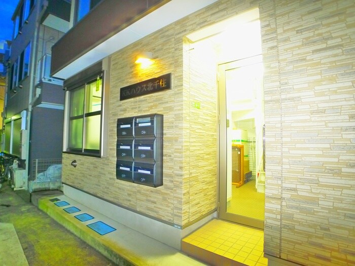 物件外観写真3　(エントランス部分)