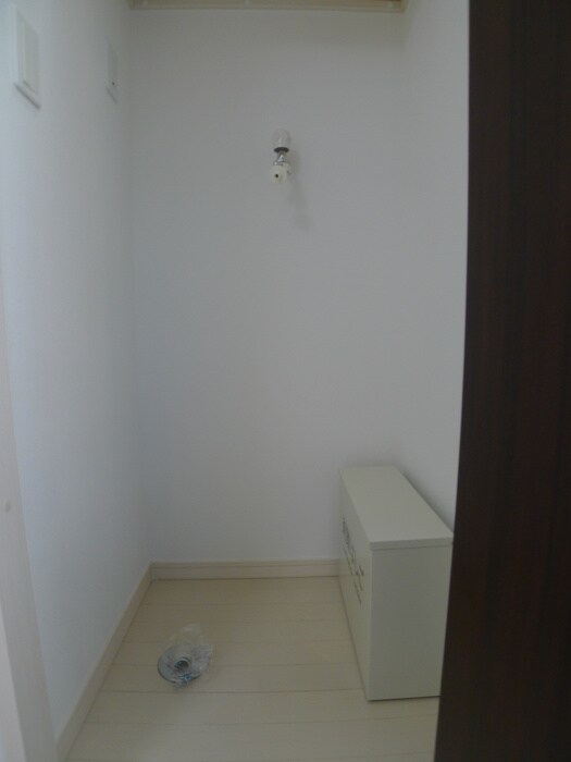 物件内観写真12　(洗濯機置場)