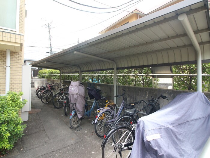 物件外観写真4　(駐輪場)