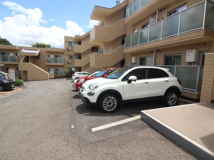 物件外観写真6　(駐車場)