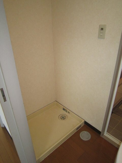 物件内観写真12　(洗濯機置場)