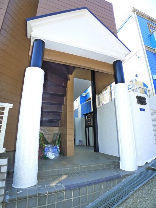 物件外観写真4　(エントランス部分)