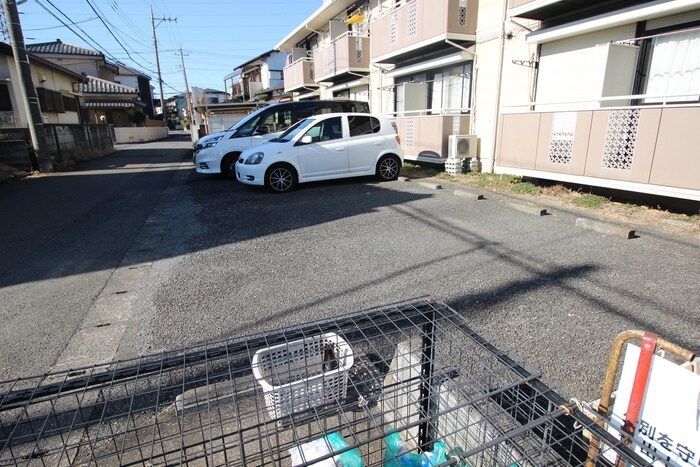 物件外観写真3　(駐車場)