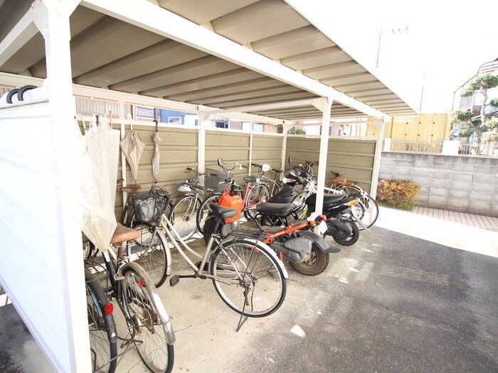 物件外観写真4　(駐輪場)
