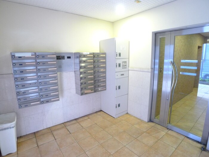 物件外観写真4　(エントランス部分)