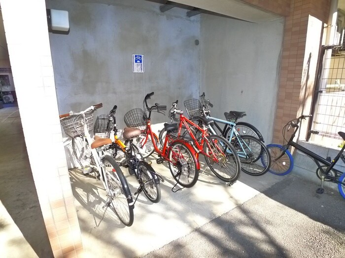 物件外観写真5　(駐輪場)