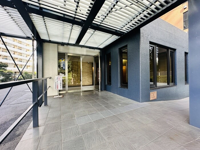 物件外観写真5　(エントランス部分)