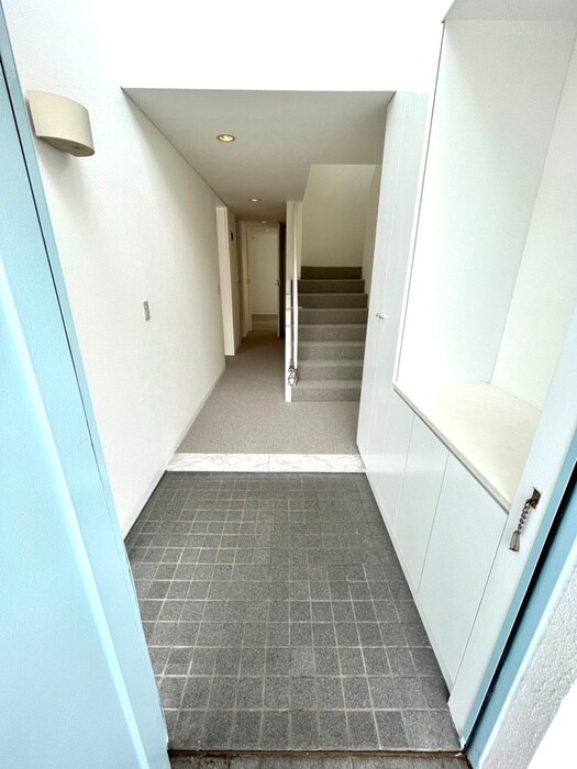 物件内観写真13　(玄関)