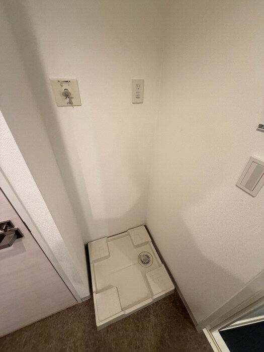 物件内観写真16　(洗濯機置場)