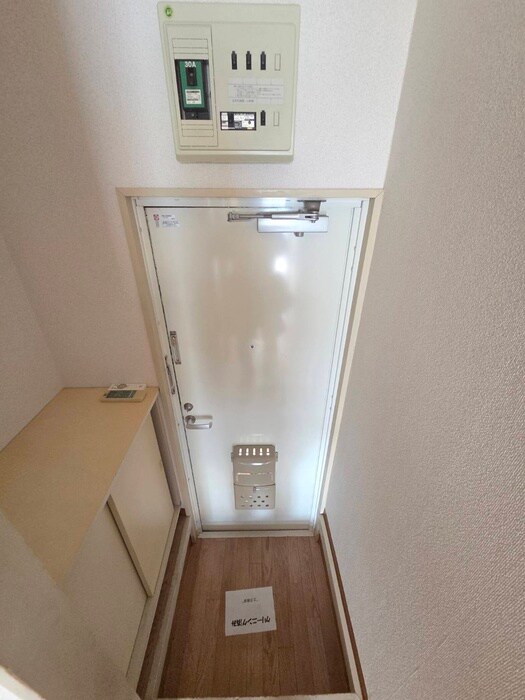 物件内観写真7　(玄関)