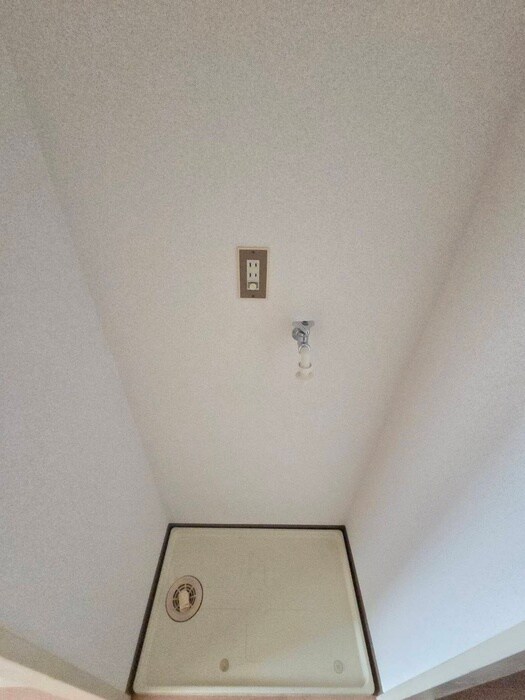 物件内観写真12　(洗濯機置場)