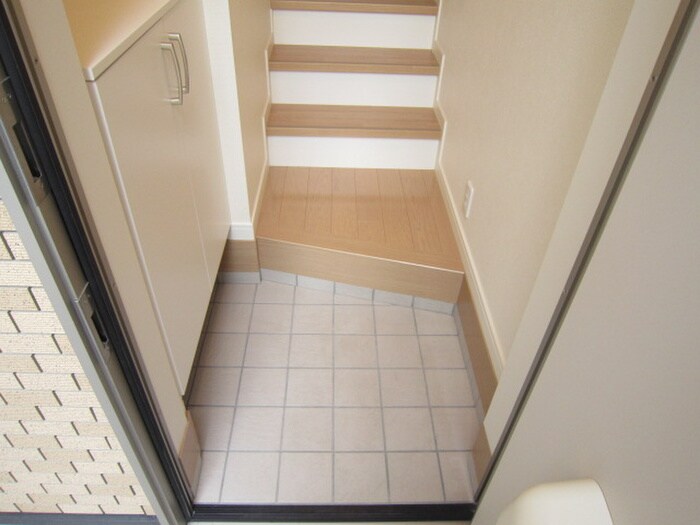 物件内観写真9　(玄関)