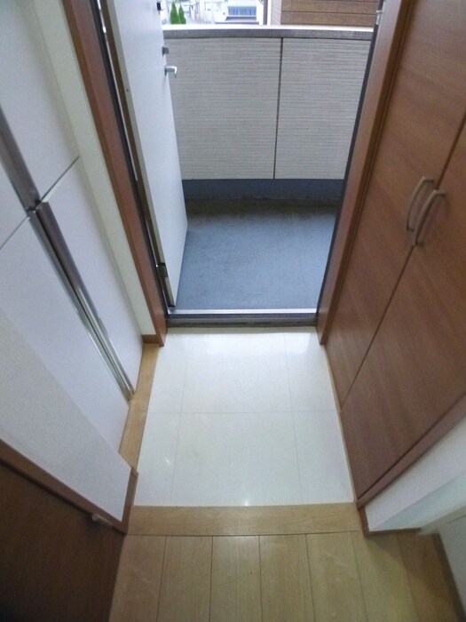 物件内観写真21　(玄関)