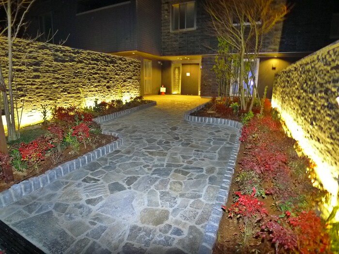 物件外観写真2　(エントランス部分)