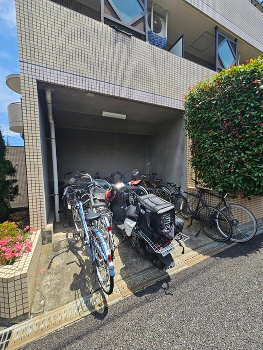 物件外観写真4　(駐輪場)