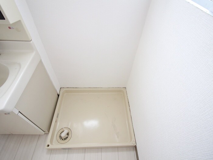 物件内観写真9　(洗濯機置場)