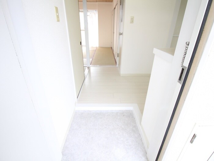 物件内観写真12　(玄関)