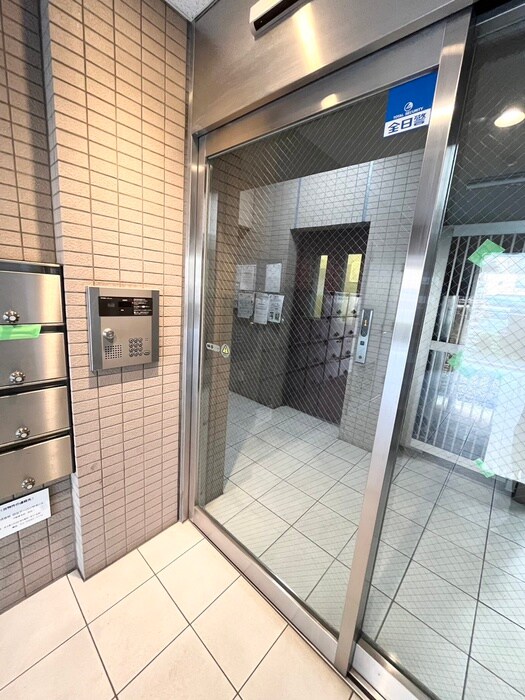 物件外観写真4　(エントランス部分)