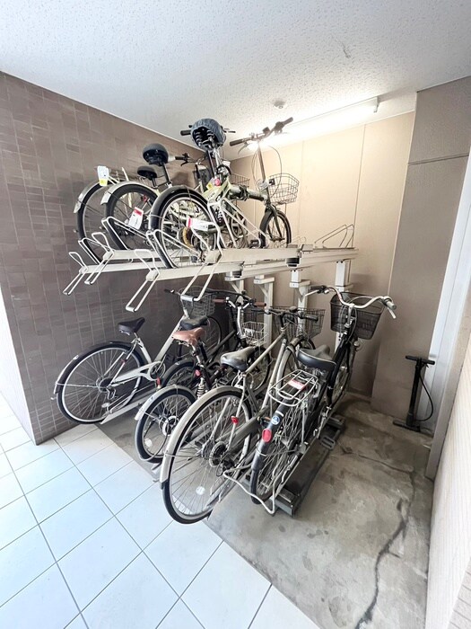 物件外観写真6　(駐輪場)
