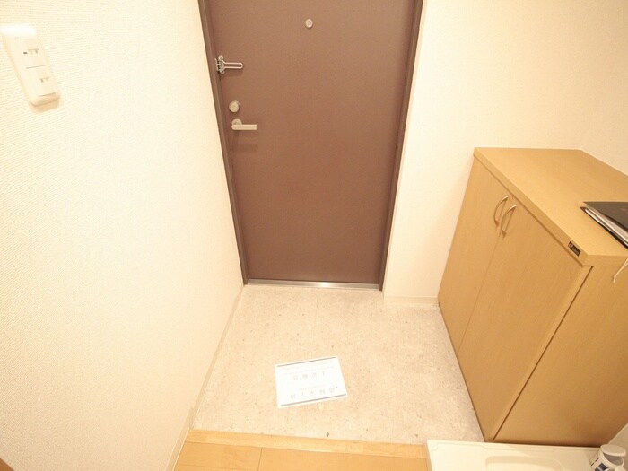 物件内観写真16　(玄関)