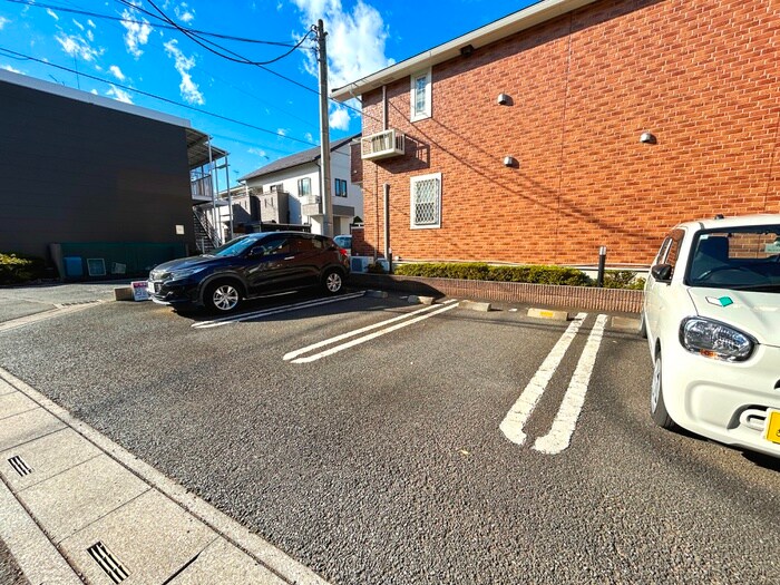 物件外観写真5　(駐車場)