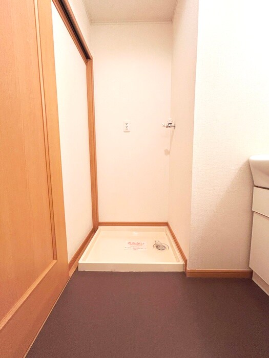 物件内観写真15　(洗濯機置場)